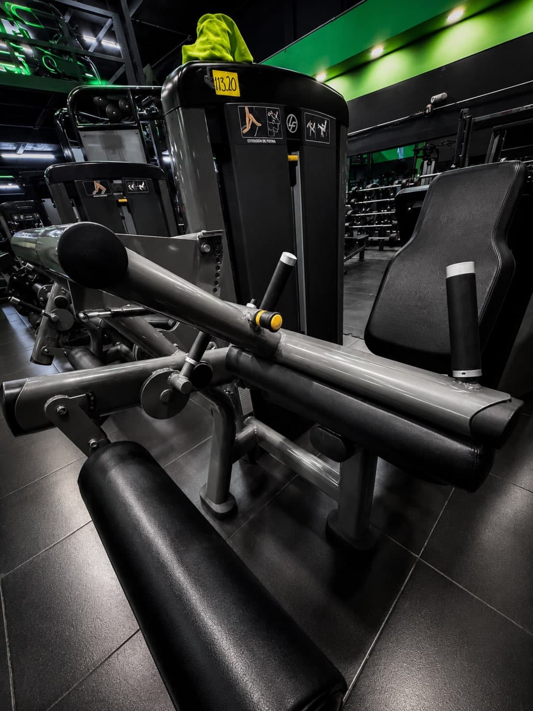 Máquina para entrenamiento de pierna